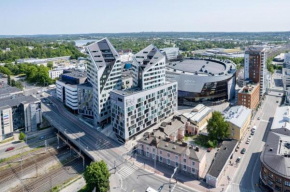 Modern 1BR Apt with Amazing Views, Balcony & Sauna